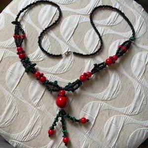 Art Deco vintage Beaded Necklace Cherry Red Black Green Pendant ‎ ceramic stone